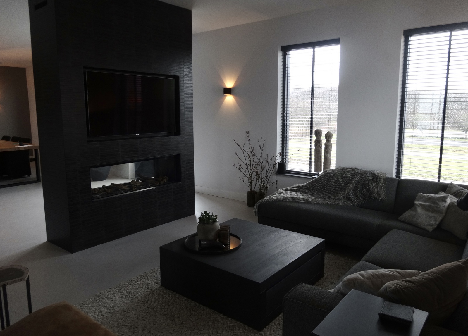  Prachtig maatwerk en doorkijkhaard in jaren ’30 nieuwbouwwoning